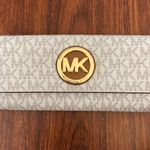 Michael Kors Wallet Photo 0