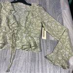 No Boundaries  Light Green Floral Crop Top Blouse; medium Photo 4