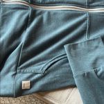 Vuori Halo Performance Hoodie 2.0 in Lake Heather Size XL Photo 5