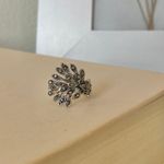 Boutique Dark Silver Floral Marcasite Ring “Ligeia” Leaves Flower Black Gray Metallic Jewelry Photo 4