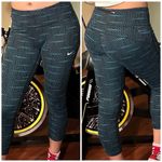 Nike  WOMENS EPIC RUN TIGHT FIT BLACK BLUE RUNNING CAPRI TIGHTS Photo 1