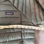 Patagonia NWT  Women's Down Jacket Size M Photo 8