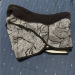 Lululemon LIMITED EDITION  SPEED SHORT DOTTIE TRIBE PRINT INSEAM 2.5" SIZE 6 Photo 3