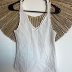 Sleek White Sleeveless Fitted Tank Top Size undefined Photo 2