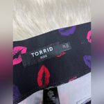 Torrid  Pixie black w/ pink/purple/red Lip Print Leggings Sz 2 (18/20) Photo 3