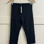 SKIMS NWT  Smooth Layers
High-Waisted Capris XS Photo 2