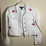 Forever 21  white denim jacket womens Small pre-owned embroidered lips Photo 0