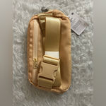 Lululemon everywhere, belt bag Photo 1