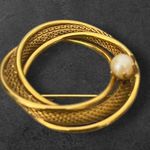 Vintage MCM Retro Gold Tone Swirl Mesh Faux Pearl Circle Brooch Pin 60s Classic Photo 4