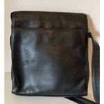 Valerie Stevens  leather crossbody bag in black Photo 2