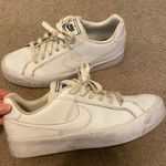 Nike  Court Royale Shoes Photo 0