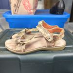 Taos Zeal Sandals Women's Size 7 Photo 4