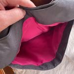 Baggallini grey crossbody bag. Many pockets Photo 5