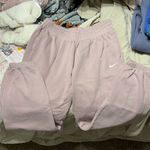Nike  Women's Sportswear Essential Fleece Pants Photo 0