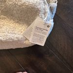 Lululemon WHITE AND GOLD SHERPA BELT BAG NWT Photo 3
