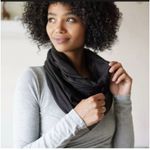 Beyond Yoga  Infinity Scarf Hidden Zipper Pocket Black One Size Soft Warm Wrap‎ Photo 0