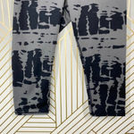 Alo Yoga Airbrush Capri Leggings Ink Cropped Blot Print Gray Black Size Medium Photo 3