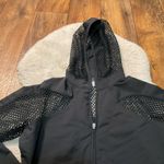 Nike  Sphere‎ Dry Jacket Womens Small Mesh Hooded Zip Front Pockets Black Photo 3