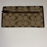 Coach TAN AND BROWN WALLET
PLEAT DESIGN…SIGNATURE LOGO DESIGN
SNAP CLOSURE Photo 1
