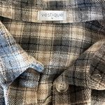 Vestique Shackett Photo 3