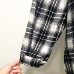 Boohoo Black White Plaid Flannel Hi Lo Long Sleeve Oversized Button Down NWT 6 Photo 5