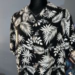 C&C California Size M Floral Button Down Photo 1