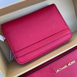 Michael Kors Giftable boxed item wallet & Travel Pouch - Bright Red Photo 4
