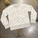 Everlane NWT The Alpaca Tiger Jacquard Crewneck XS Gray Cream Photo 1