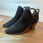 Lucky Brand  Larna Women Pointed Toe Leather Bowck  Ankle Boot size 7.5 Photo 4