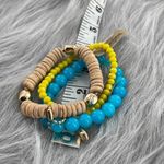 Set of three stretch bracelets glass, shell and gold colored metal. Blue Photo 4
