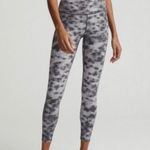 Varley Printed Cropped Leggings Size Small Photo 0