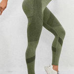Boutique New, Quick Dry Athletic Leggings Photo 0