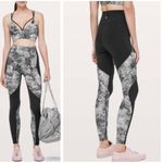 Lululemon  Sweat & Repeat Tight in Serigraph Starlight Black Multi Size 4 Photo 1