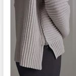 Varley   pull over sweater Photo 1
