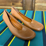 Trotters Light Leather Brown Low Heel Dress Shoes Women's Size 10 Work Career Photo 0