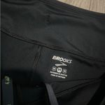 Brooks  Jet Black Performance Capris Photo 1