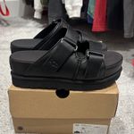 UGG  Goldenstar Hi Slide size 7 brand new. Never worn Photo 6