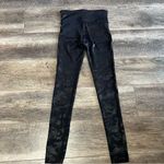 Spanx Faux Leather Shiny Camo Leggings Size Small Black Grey Shaping Pants Photo 12