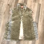 New Directions Leopard faux fur vest small Photo 3