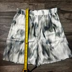 H&M Cream Patterned Satin Short Photo 7