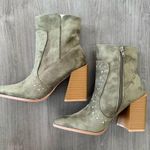 Yoki western Hotstone Suede Bootie olive green suede size 6.5 NWT Photo 5
