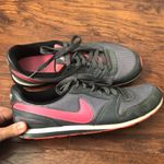 Nike Athletic Shoes Sneakers Gray Pink Photo 2