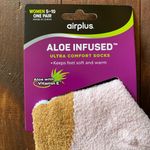 Women's Airplus Aloe Infused Socks Pink SMORE Fuzzy Winter Warm NEW Photo 2