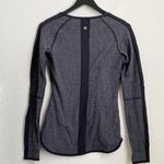 Lululemon Runder Under Reversible Long Sleeve in Mini Check Pique Black Heathered Black Size 8 Photo 9