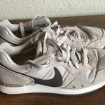 Nike  Venture Runner Women’s Size 7 Grey & Brown Photo 0