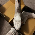 Ariat NWT  Goldie white distressed cowboy boot Sz 9 Photo 4