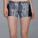 Lululemon  Sweat 2 Swim Texture Twist White Black / Black‎ Size 8 EUC Photo 0