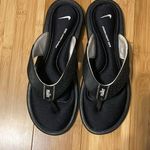 Nike Comfort Foot Bed Flip Flop Women’s Size 10 Black/White Color Photo 0