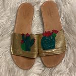 Kate Spade  SANDALS SIZE 7.5 good condition color gold with green and red Photo 7