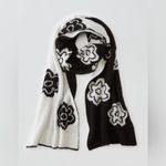 American Eagle NWT AE Oversized Flower Scarf Black/White Photo 3